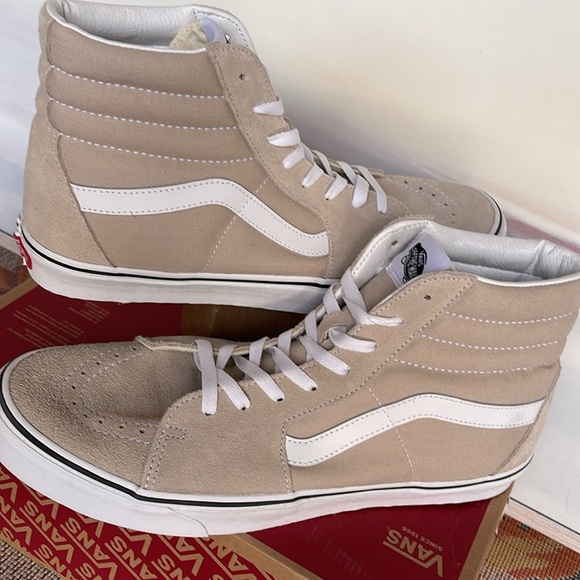 Vans Men’s Sk8-Hi
Color Theory French Oak
VN0005U9BLL
Sneakers - Picture 10 of 16